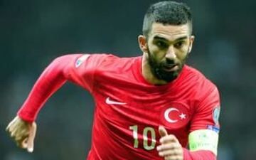 خداحافظی و اخراج آردا توران به علت درگیری با خبرنگاران 