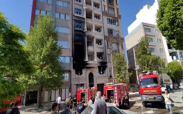 آتش سوزی ساختمان نیمه کاره ۸ طبقه در کرمانشاه/ نجات کارگر محبوس درون ساختمان 



