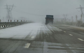 یخبندان در جاده‌های دو استان