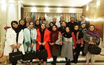 عکس/ دورهمی بازیگران در رستوران لاله اسکندری