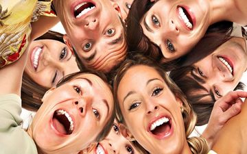 با خندیدن درد ورنج رو دور کنید + فیلم