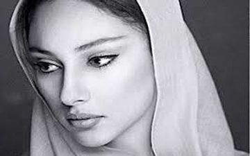 ترلان پروانه در منزل نقاش پرتره اش