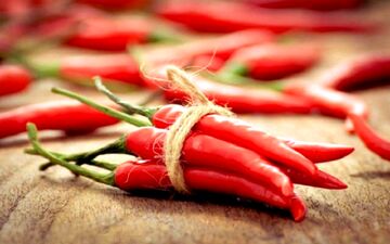 برای کاهش هوس های نمکی و قندی، فلفل مصرف کنید