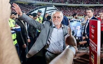 دوست دارم وحید گلِ دربی را بزند
