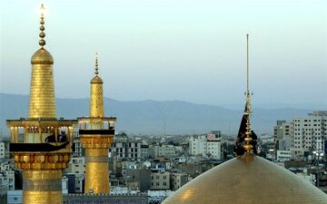 برگزاری آئین اذن عزای حضرت اباعبدالله(ع) در حرم رضوی؛ پرچم سیاه بر فراز گنبد رضوی