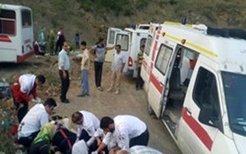  برخورد مینی‌بوس با کناره جاده فلورد سوادکوه/ 19 نفر مصدوم شدند 