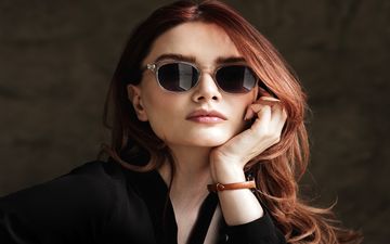 ۷ اکسسوری جذاب پاییز ۲۰۲۴ که استایل شما را جذابتر میکند
