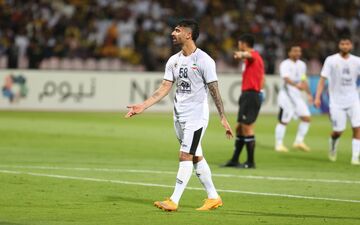تماشا از مهاجمان، مدافعان در درخشش