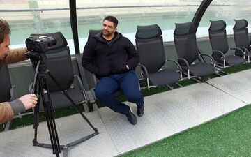 آقای زمانی! شما به‌خاطر روابط سیاسی وارد استقلال شده‌ای/ این آقا از باخت استقلال خوشحال می‌شود
