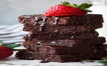 طرز تهیه کیک براونی رژیمی شکلاتی بدون شکر و آرد