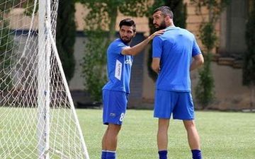  حمله هواداران استقلال به دو بازیکن