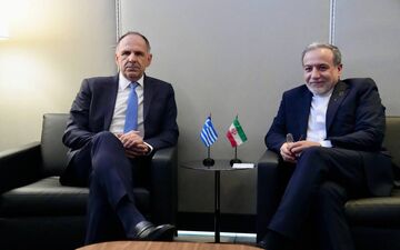 دیدار وزیر خارجه یونان با عراقچی در نیویورک