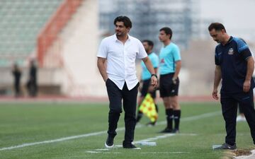 اعتراض شدید سرمربی صدرنشین لیگ یک به داوری