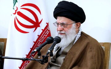 دیدار جمعی از خانواده‌های شهدای دفاع مقدس و مدافع حرم با رهبرانقلاب اسلامی