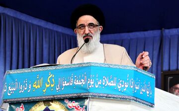 امام جمعه کرج: دشمن نسل آینده ساز کشور را نشانه رفته است