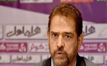 فیروز کریمی از تراکتور جدا شد
