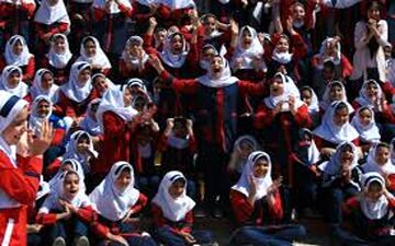 واکنش والدین دانش آموزان به آهنگ ساسی مانکن