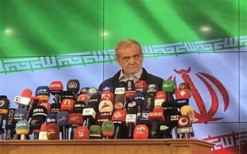  پزشکیان: باید سیاستهای ابلاغی رهبری در کشور اجرا شود 