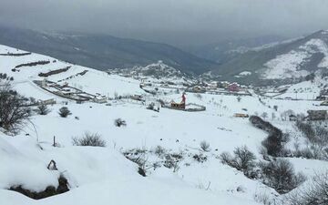 نجات 3 نفر از زیر بهمن در سروآباد