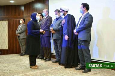 اهدا احکام مدیرکل، اعضای شورهای، مدیران کل و معاونان مرکز گسترش سازمان مقاومتی استان کرمانشاه