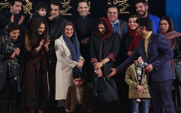 فاطمه معتمدآریا و دیگر بازیگران «آباجان» روی فرش قرمز 
