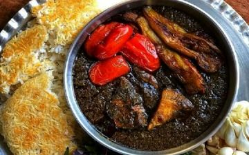 طرز تهیه قورمه‌ مرغ؛ غذای خوش‌عطر و متفاوت برای سفره‌های امروزی
