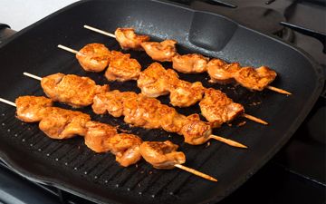 طرز تهیه جوجه دیگی در قابلمه | بدون سیخ و منقل، با طعمی مثل کباب