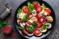 سالاد قارچ: طرز تهیه ۲ نوع با سس مخصوص