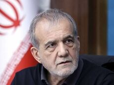 تصویر جدید از مسعود پزشکیان در جشن تولد ۷۲ سالگی؛ هدیه نوه‌ها برای پدربزرگ