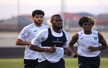 اندونگ گل زد، زارع نگاه کرد!