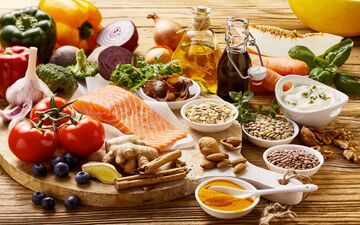 کدام مواد غذایی التهاب را تشدید می‌کنند و کدام یک آن را مهار می‌کنند؟