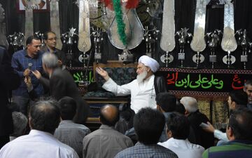 دیدار نماینده ولی‌فقیه و امام جمعه کرمانشاه با مردم شاطرآباد در مسجد انصار‌الحسین به روایت تصویر