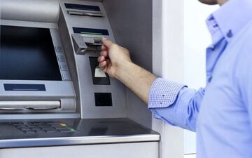 
سقف برداشت از حساب‌های بانکی افزایش یافت

