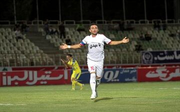 بازیکن پرسپولیس نیستم اما امیدوارم امسال این تیم قهرمان شود