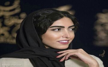 تیپ و ظاهر متفاوت ساناز طاری در سواحل زیبای گوآ (عکس)