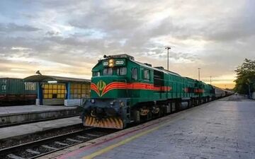 اختلال در خطوط ریلی تهران؛ مسافران ساعت‌ها در بلاتکلیفی