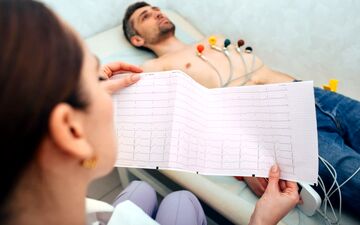 آیا قلب شما واقعاً سالم است؟ از چه سنی و هر چند وقت یک‌بار باید «چکاپ قلب» بدهید؟
