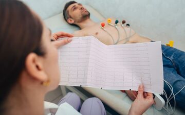 آیا قلب شما واقعاً سالم است؟ از چه سنی و هر چند وقت یک‌بار باید «چکاپ قلب» بدهید؟