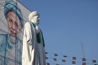 حادثه در اردبیل؛ سقوط مجسمه شهید رئیسی خبرساز شد + عکس