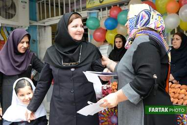 پاسداشت روزمعلم در دبستان غیر انتفاعی مفید و تجلیل از دانش‌آموزان برتر  ناحیه سه کرمانشاه 