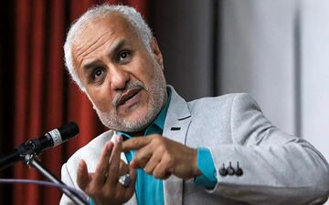 ادعای جنجالی حسن عباسی: هر کس سد راه اصلاح‌طلبان شد، او را زدند!/ رئیسی ممکن بود رهبر شود، زدندش