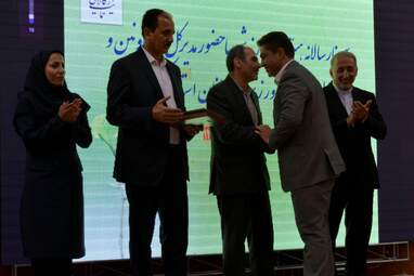 تجلیل از روسای هیأت‌های ورزشی استان کرمانشاه امروز نهم خرداد با حضور ارسلان حسینی مدیرکل و معاونین ستادی ورزش و جوانان استان کرمانشاه در سالن آمفی‌تئاتر ولیعصر(عج) این اداره انجام شد.