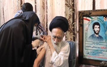 باسابقه ترین امام جمعه کشور واکسن ایرانی کرونا را دریافت کرد