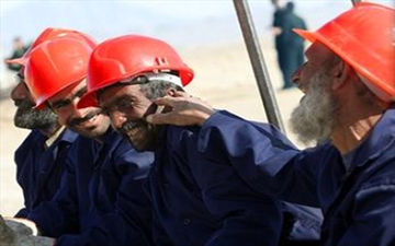 مظلومیت کارگر همین بس که اخلال‌گر و مزدور خوانده شود/ کارگران تریبون ندارند