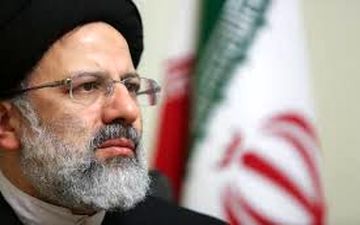 حجت الاسلام رئیسی بر مزار پدر