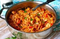 آموزش گام‌به‌گام ماکارونی با گوشت؛ ویدئو دستور محبوب ایرانی
