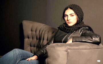 هدی زین‌العابدین با بولیز و شلوار ناجور و تنگ+عکس 