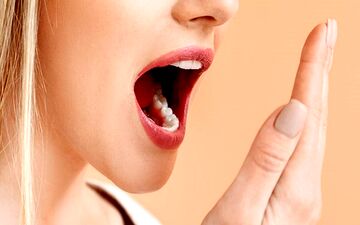 ۱۸ روش برای رفع بوی بد دهان

