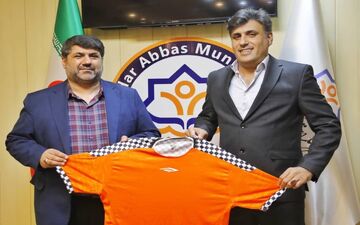قرارداد سرمربی شهرداری بندرعباس تمدید شد