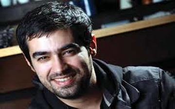 تیپ جدید شهاب حسینی و همسرش در یک گالری